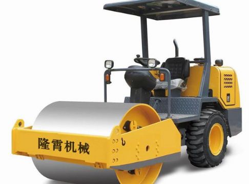 點擊查看詳細信息<br>標(biāo)題：3.5噸的壓路機，型號是LXYI62C 閱讀次數(shù)：2899